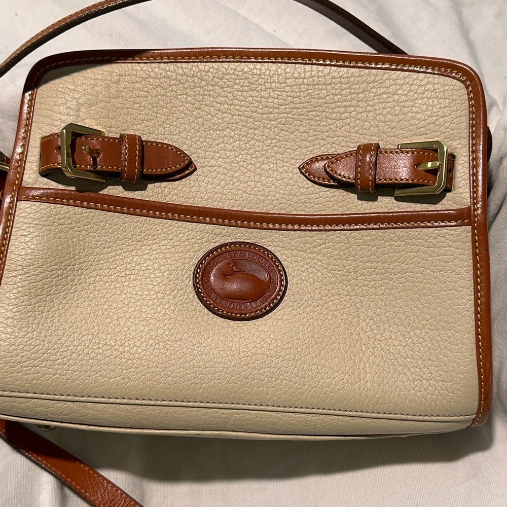 Vintage Dooney & Bourke Zip  Purse. Beautiful condition.